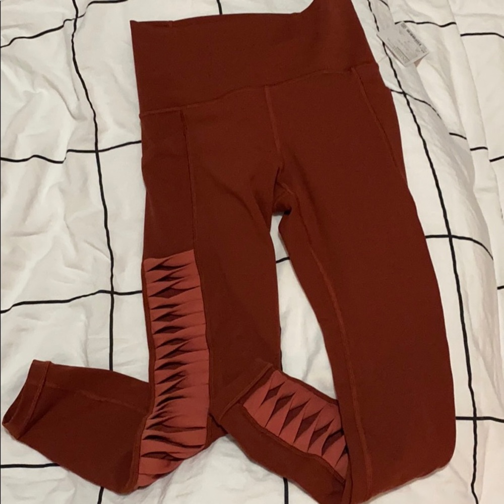 Athleta Salutation 7/8 tight in powervita